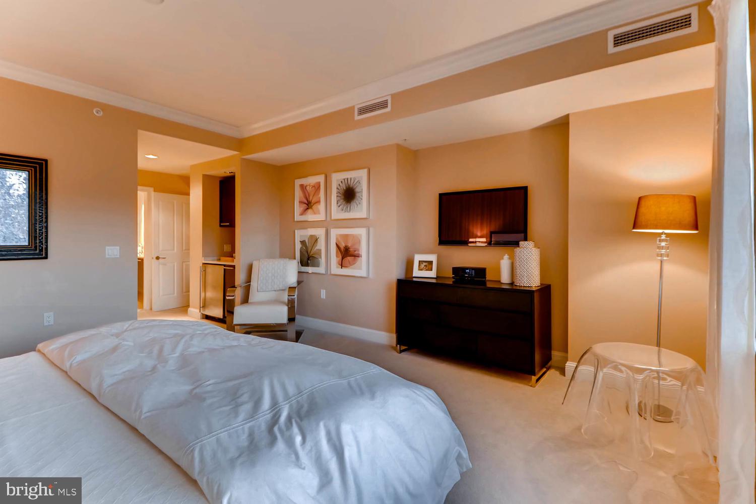 THE RITZ-CARLTON RESIDENCES - Residential Lease