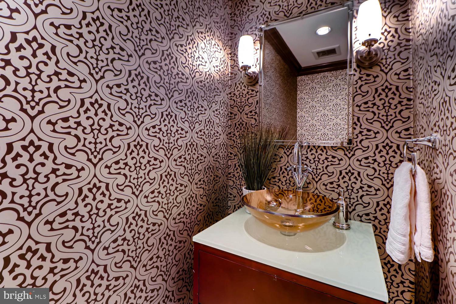 THE RITZ-CARLTON RESIDENCES - Residential Lease