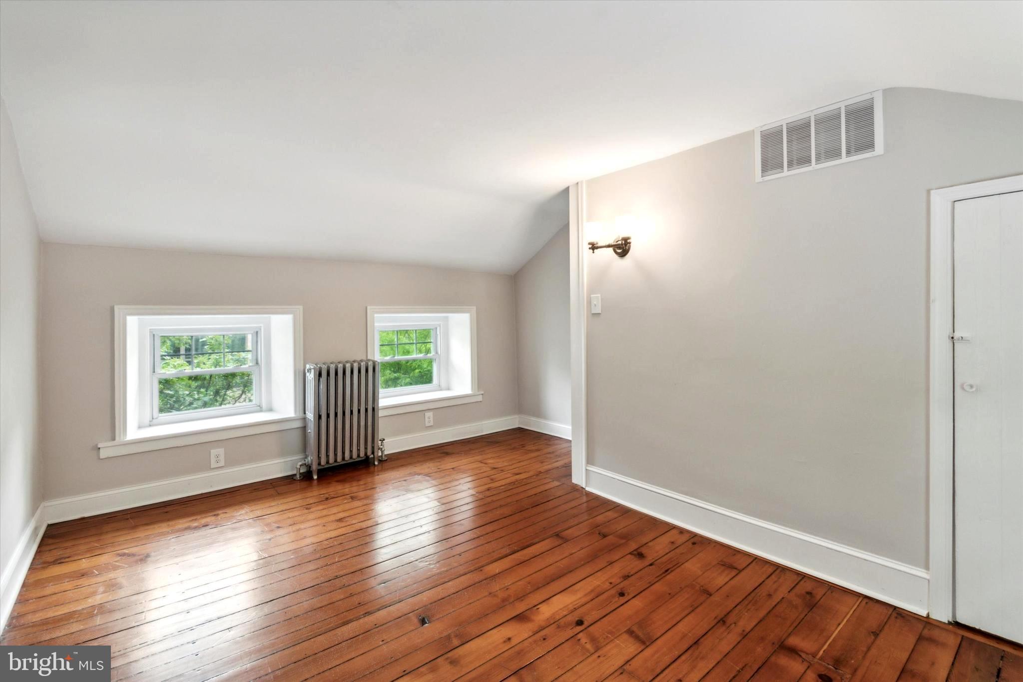 EAST FALLS - Residential