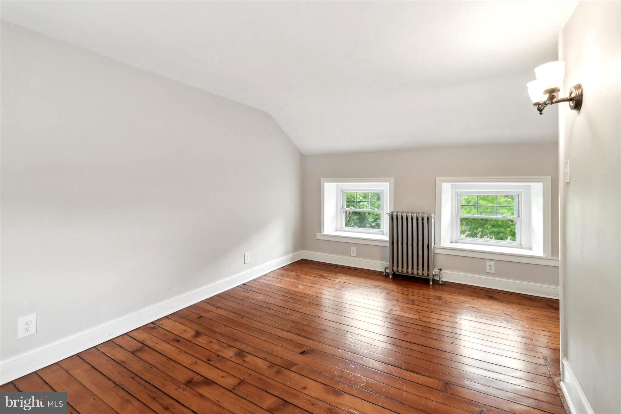 EAST FALLS - Residential