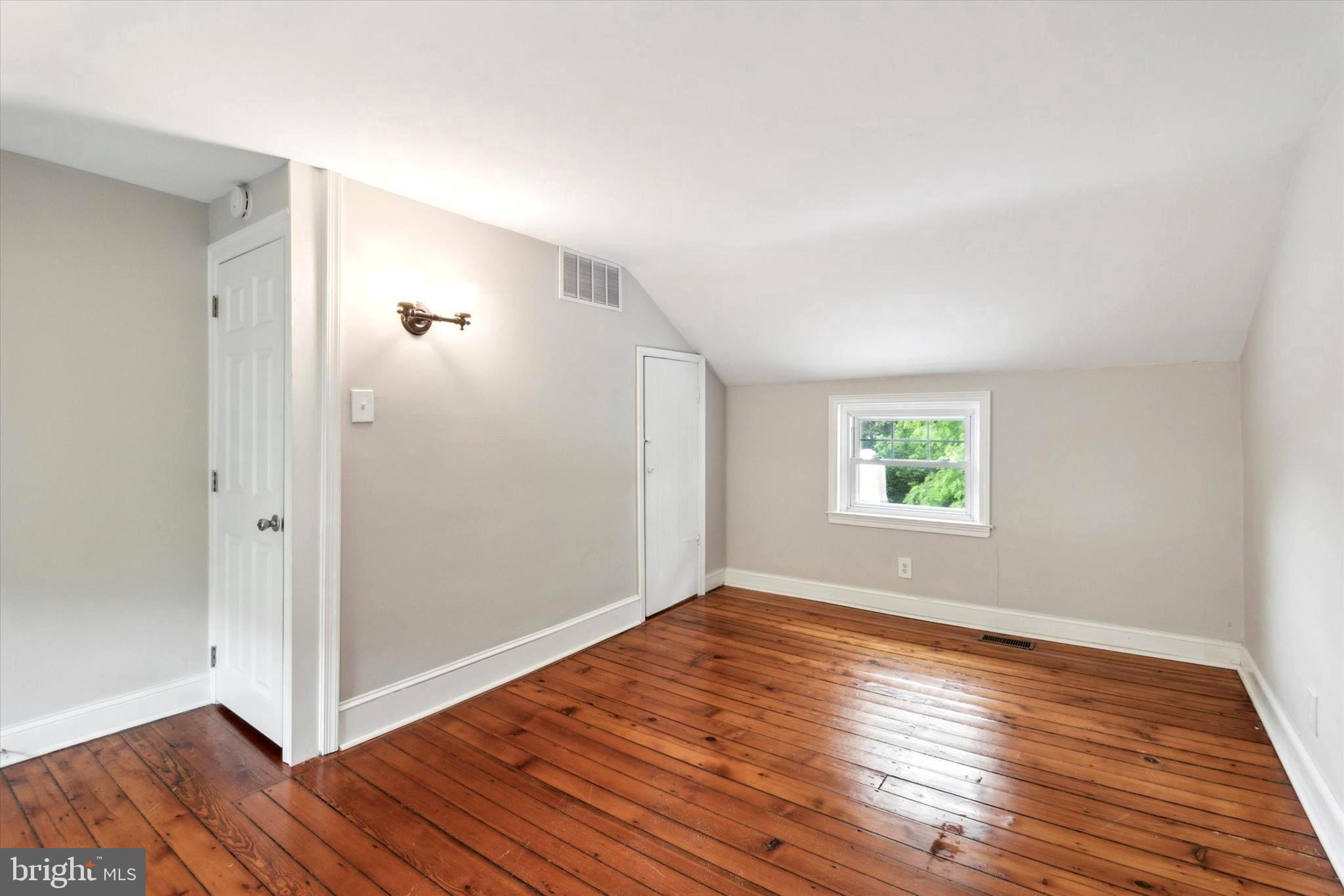 EAST FALLS - Residential