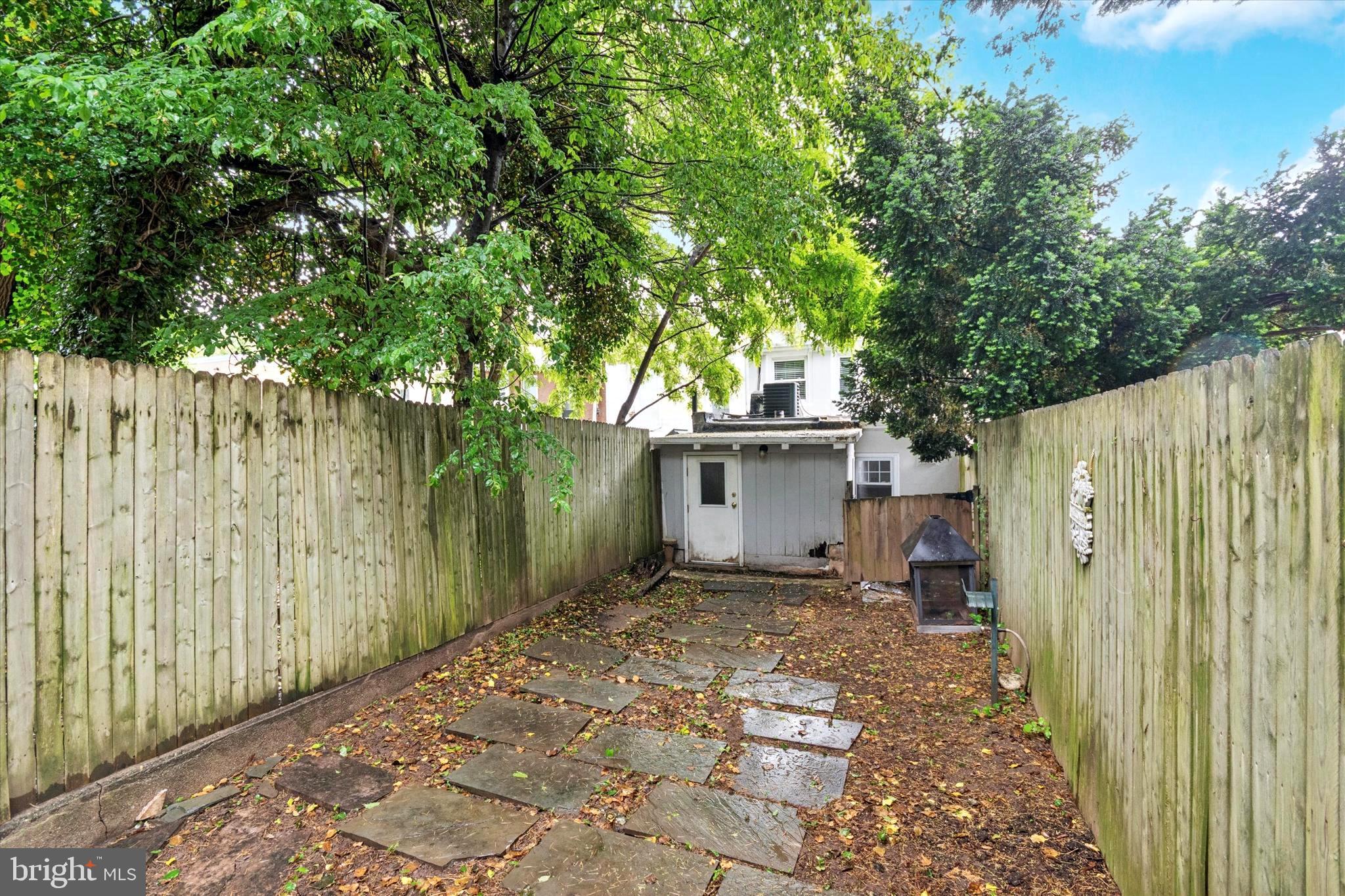 EAST FALLS - Residential