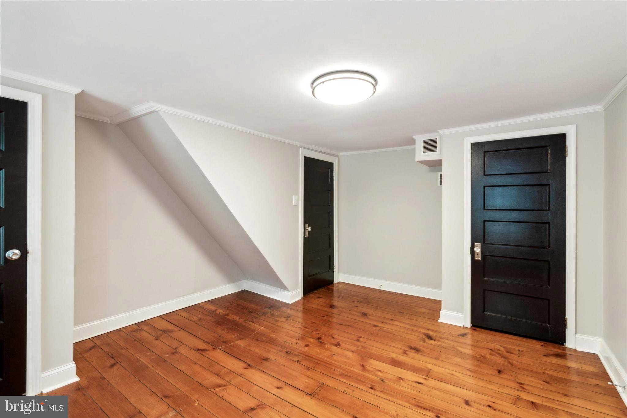 EAST FALLS - Residential