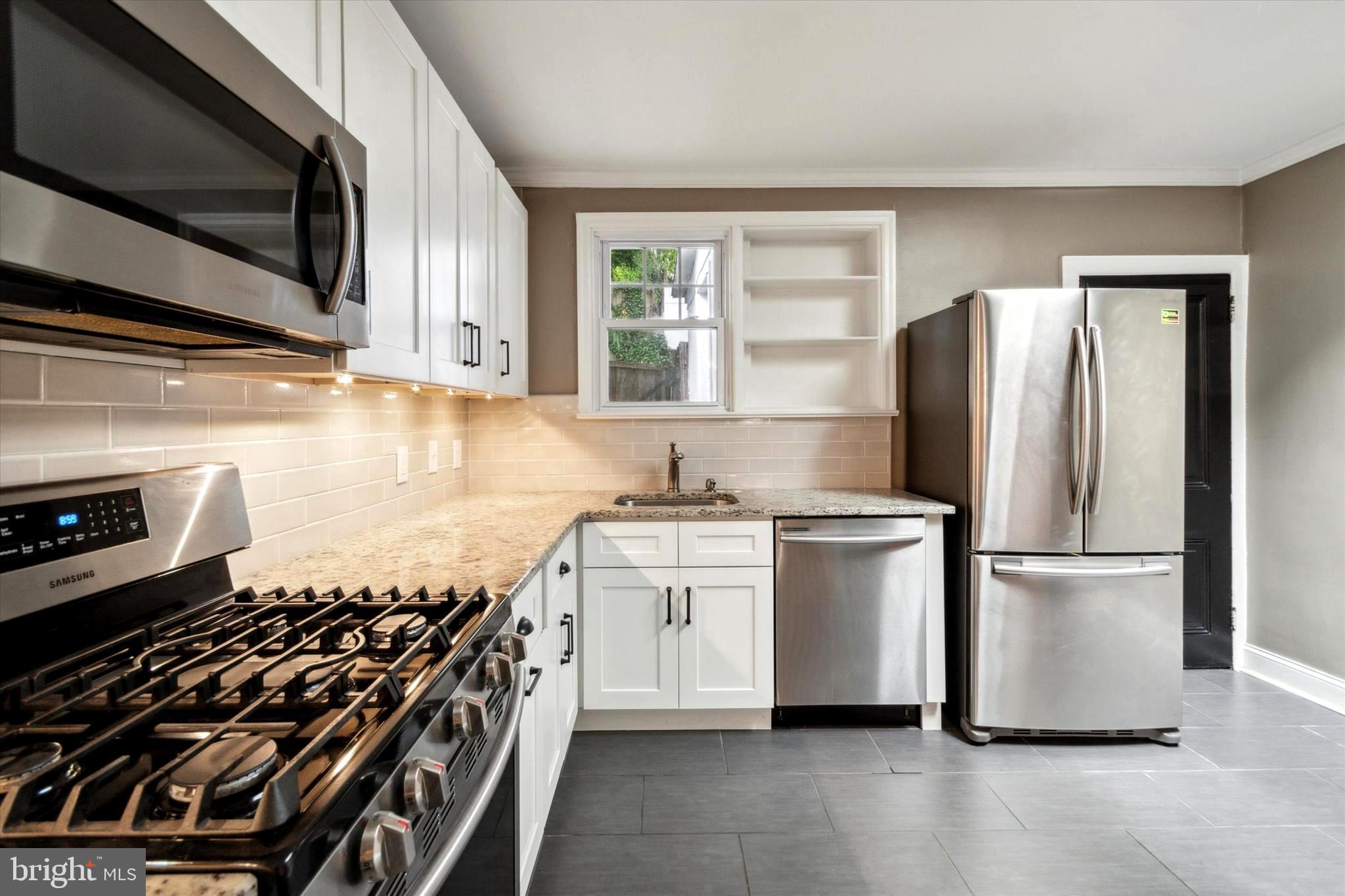 EAST FALLS - Residential