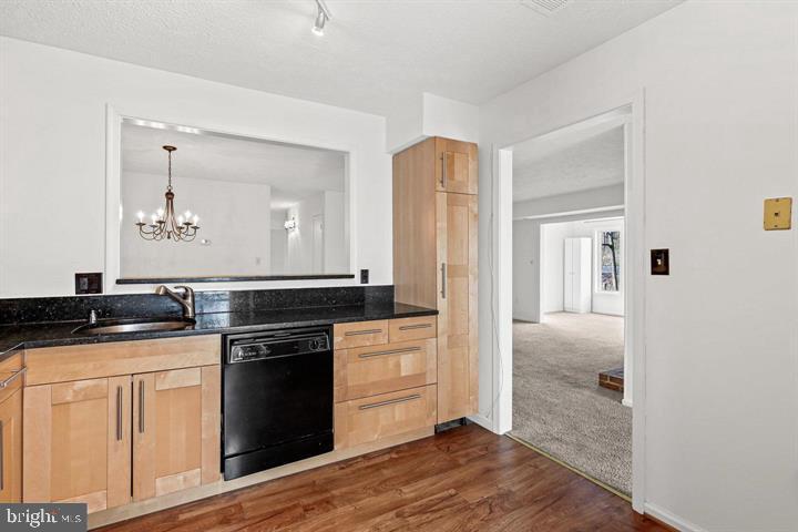 HUNTERS CROSSING - Residential Lease