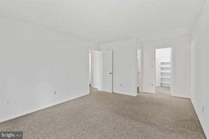 HUNTERS CROSSING - Residential Lease