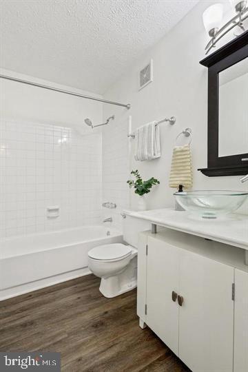 HUNTERS CROSSING - Residential Lease