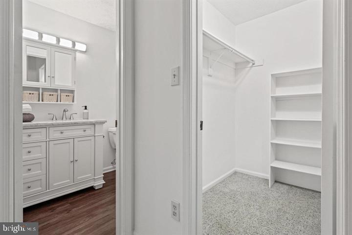 HUNTERS CROSSING - Residential Lease