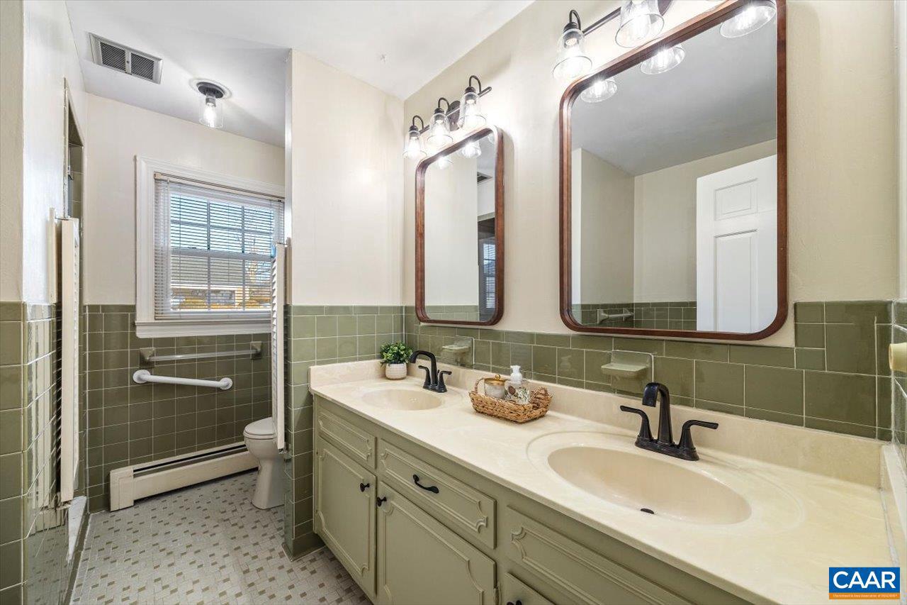 VIRGINIA VILLAGE - Residential