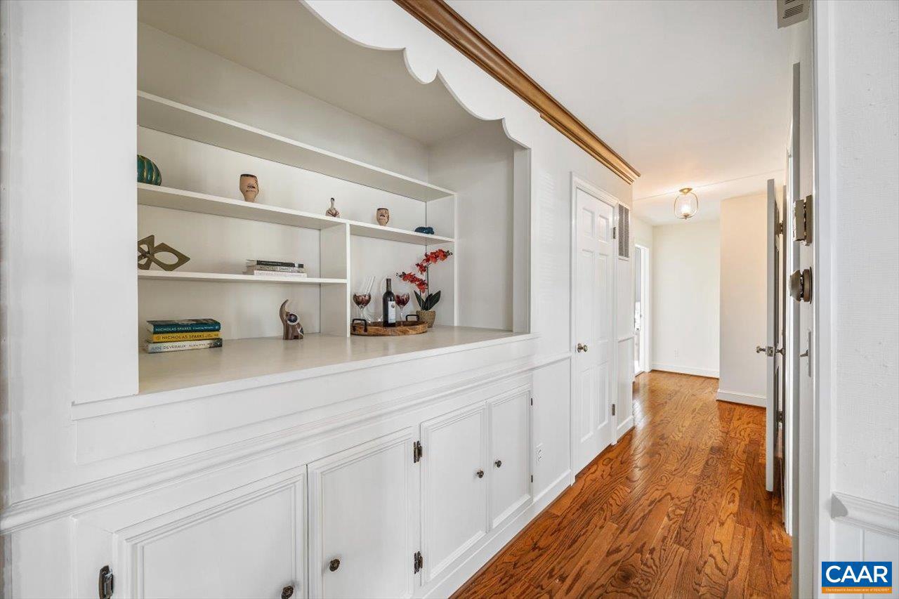 VIRGINIA VILLAGE - Residential