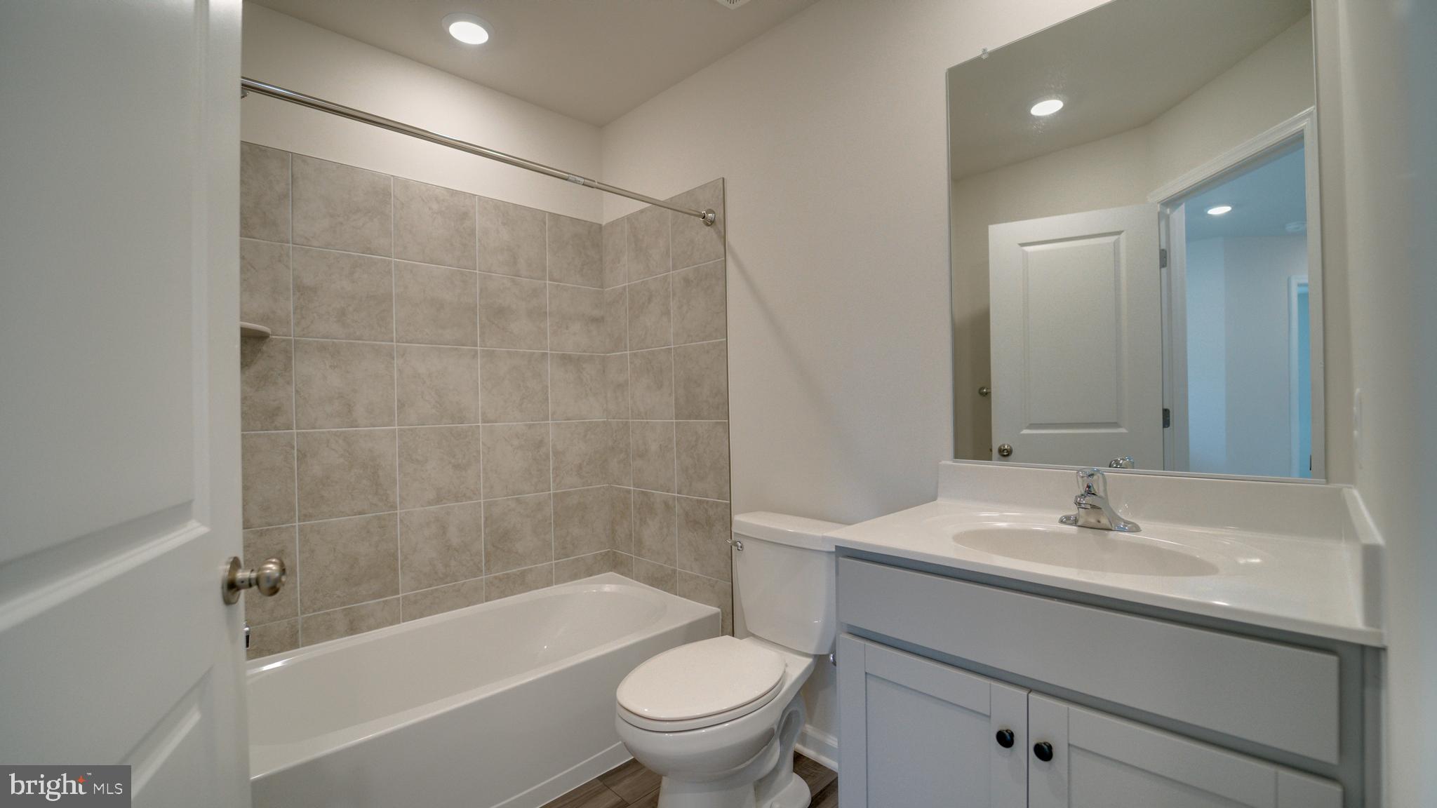 RED CLOVER MEADOWS - Residential Lease