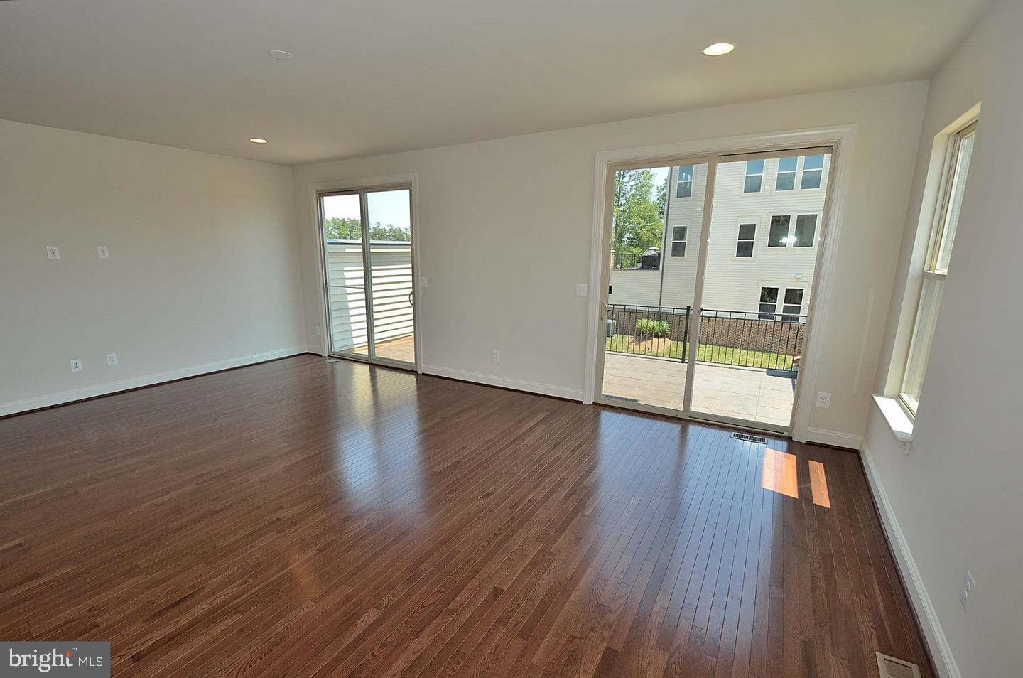 BRAMBLETON TOWN CENTER - Residential Lease