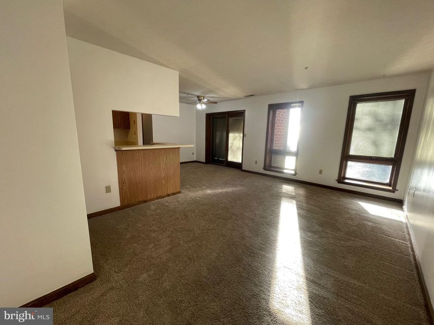 Fresh carpet and paint ready to move in! Huge one bed one bath apartment sliding glass door with outside balcony.  Minimum credit score 700, minimum income 2.5x rent amount, no pets!