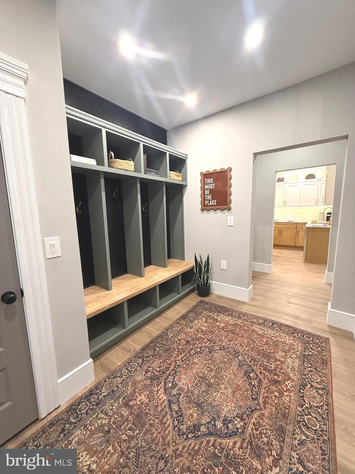 124 N SHERIDAN ROAD
