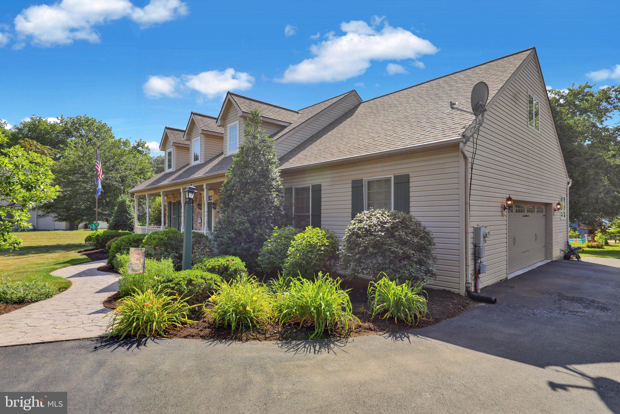 8 BENTLEY LANE