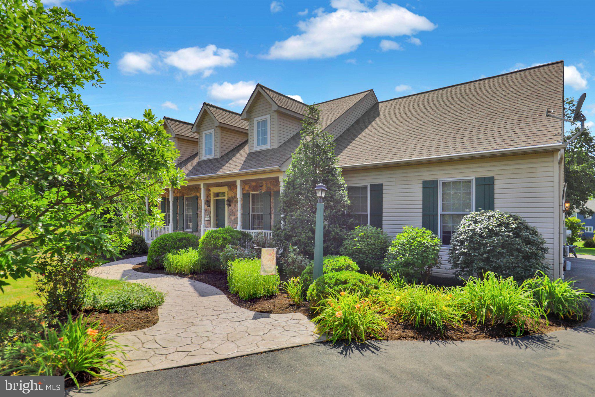 8 BENTLEY LANE