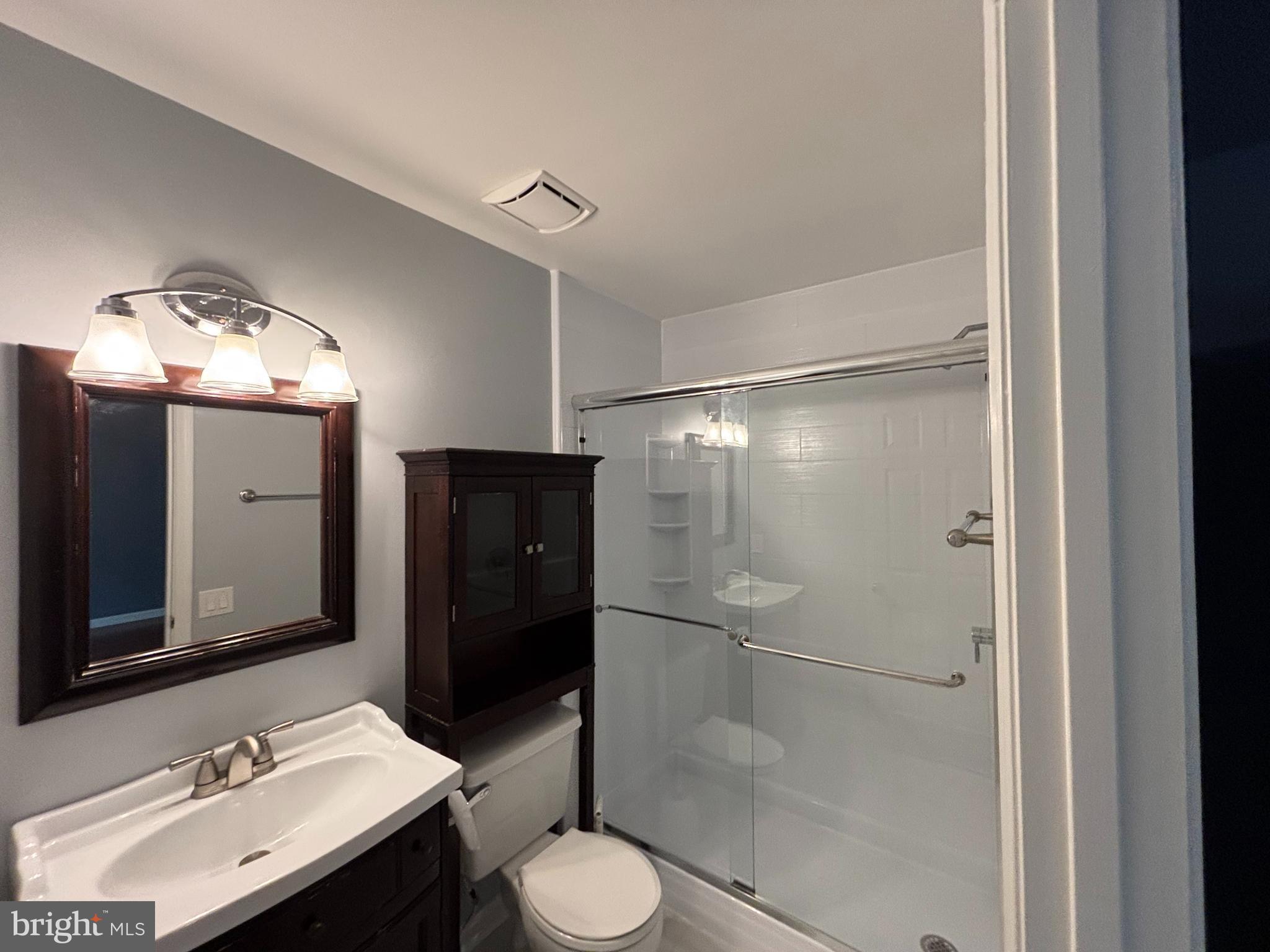 ASHBURN FARM - Residential Lease