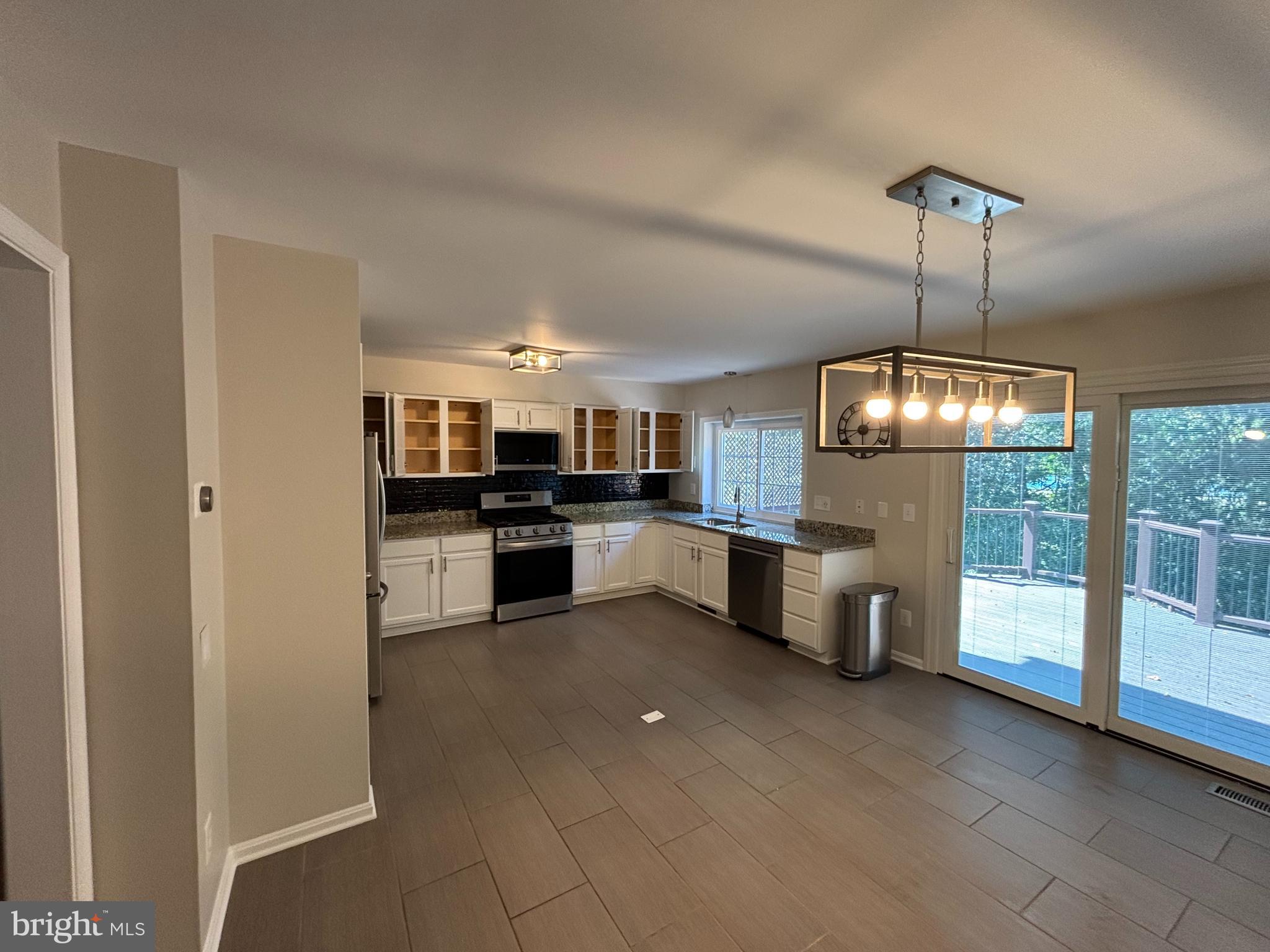 ASHBURN FARM - Residential Lease