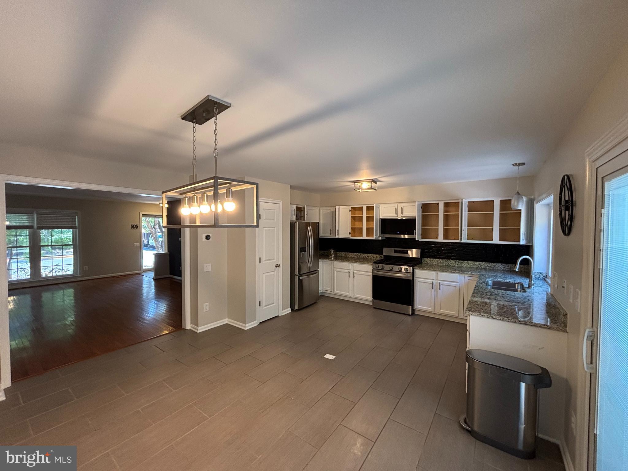 ASHBURN FARM - Residential Lease