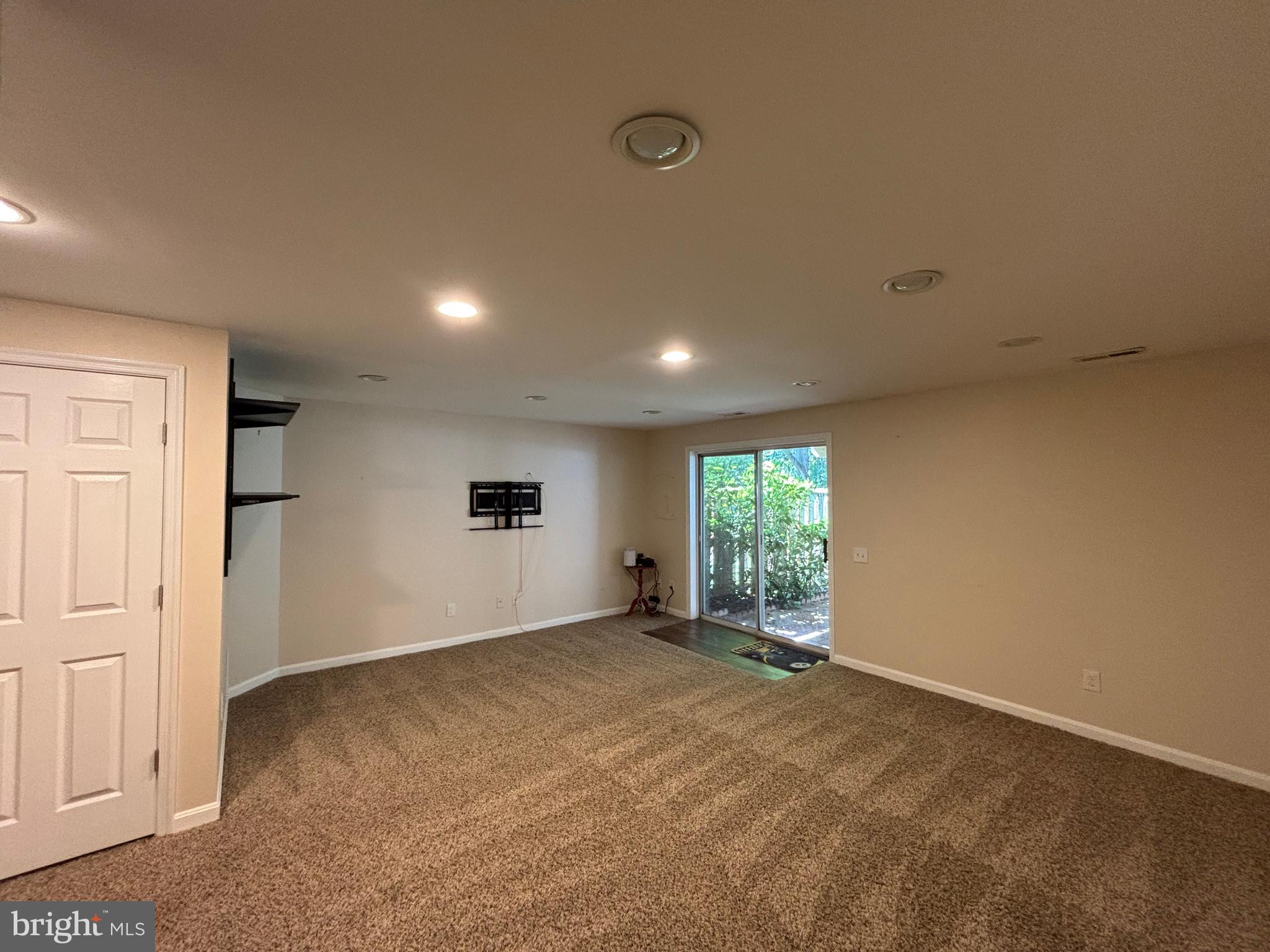 ASHBURN FARM - Residential Lease