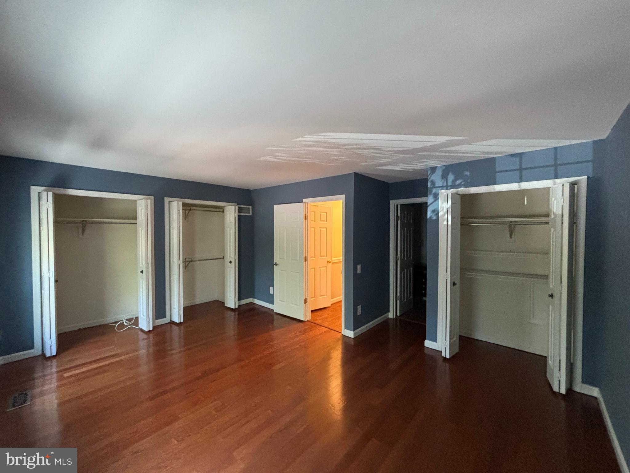 ASHBURN FARM - Residential Lease