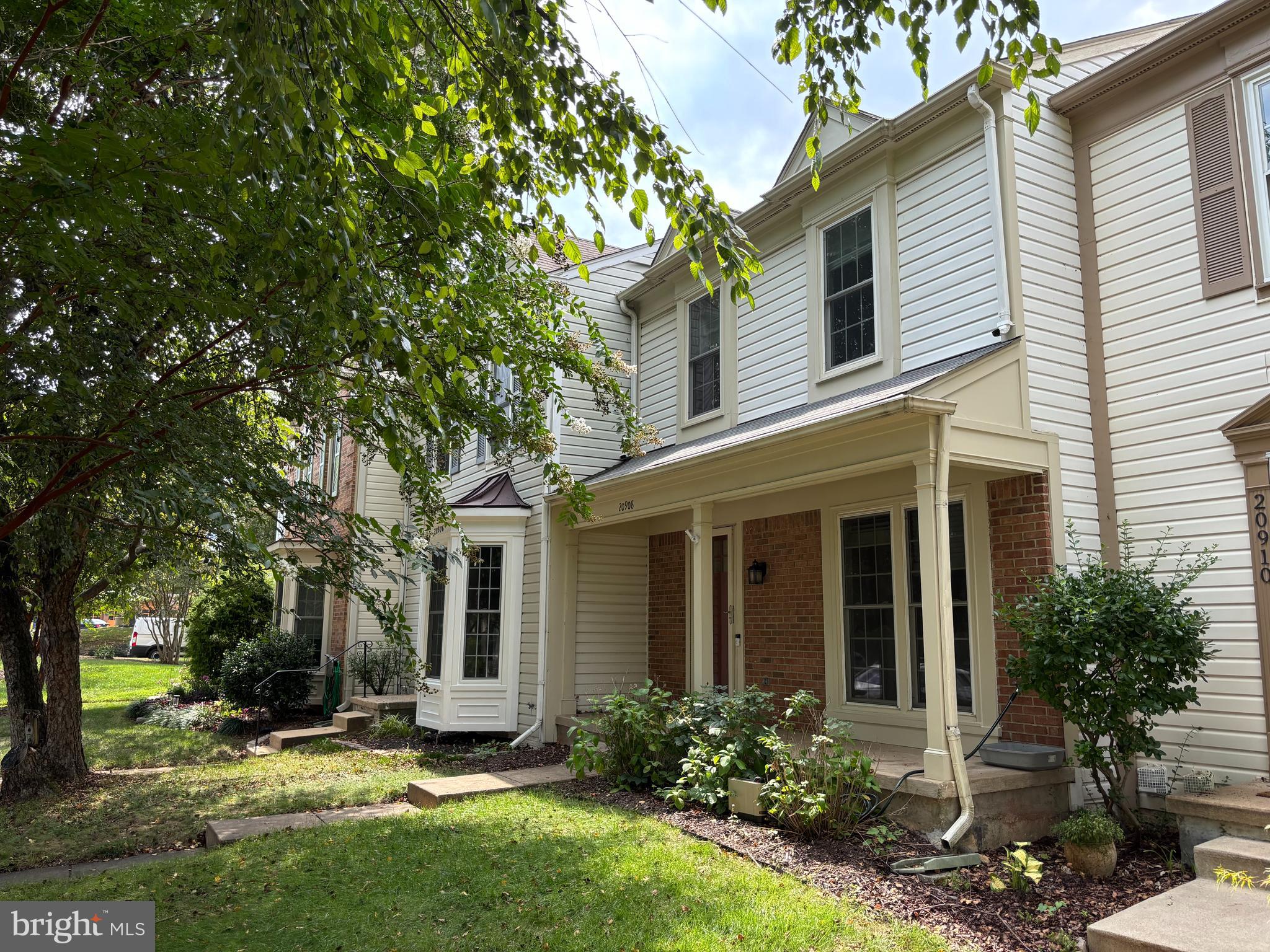 ASHBURN FARM - Residential Lease