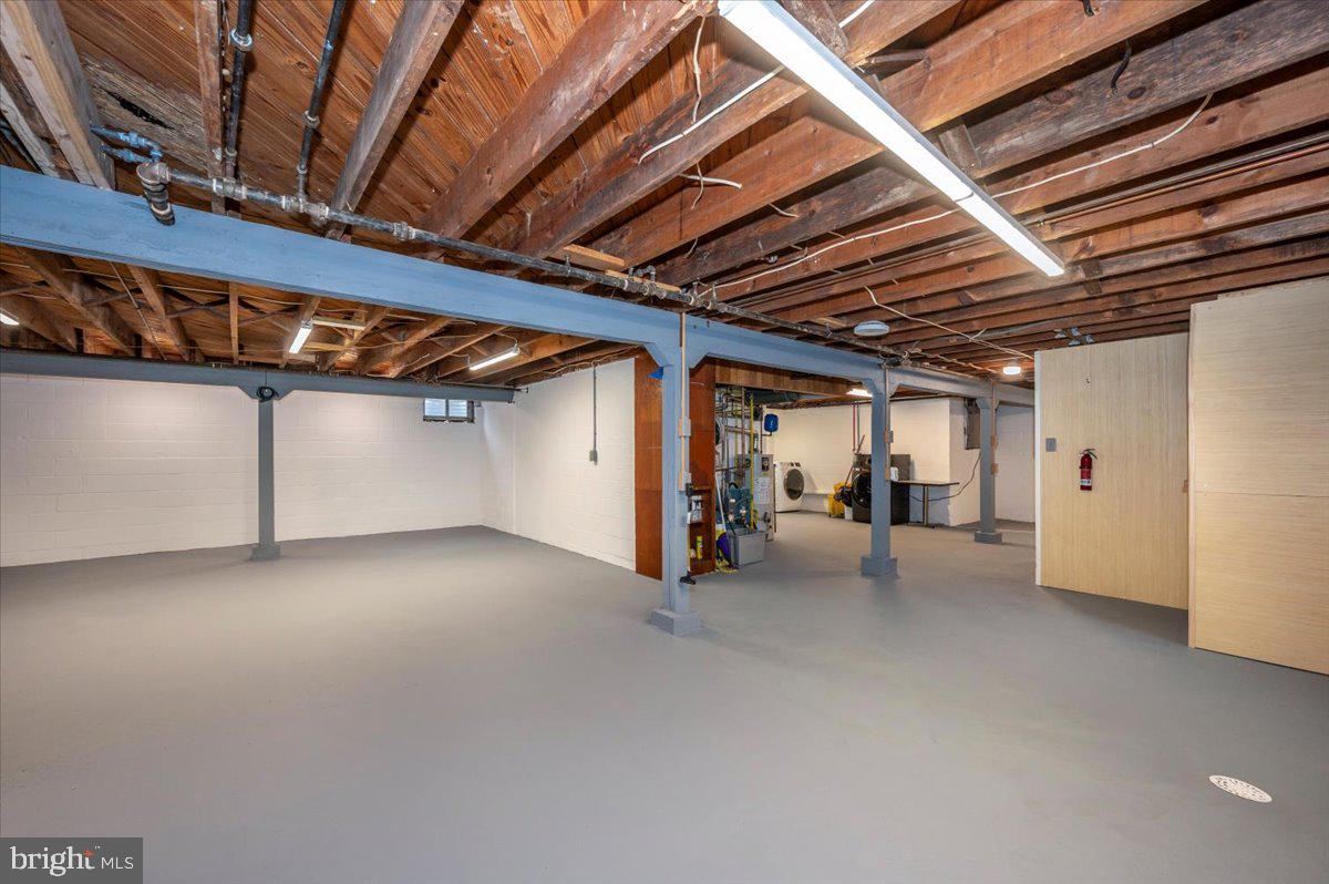 NORTH END - Residential Lease