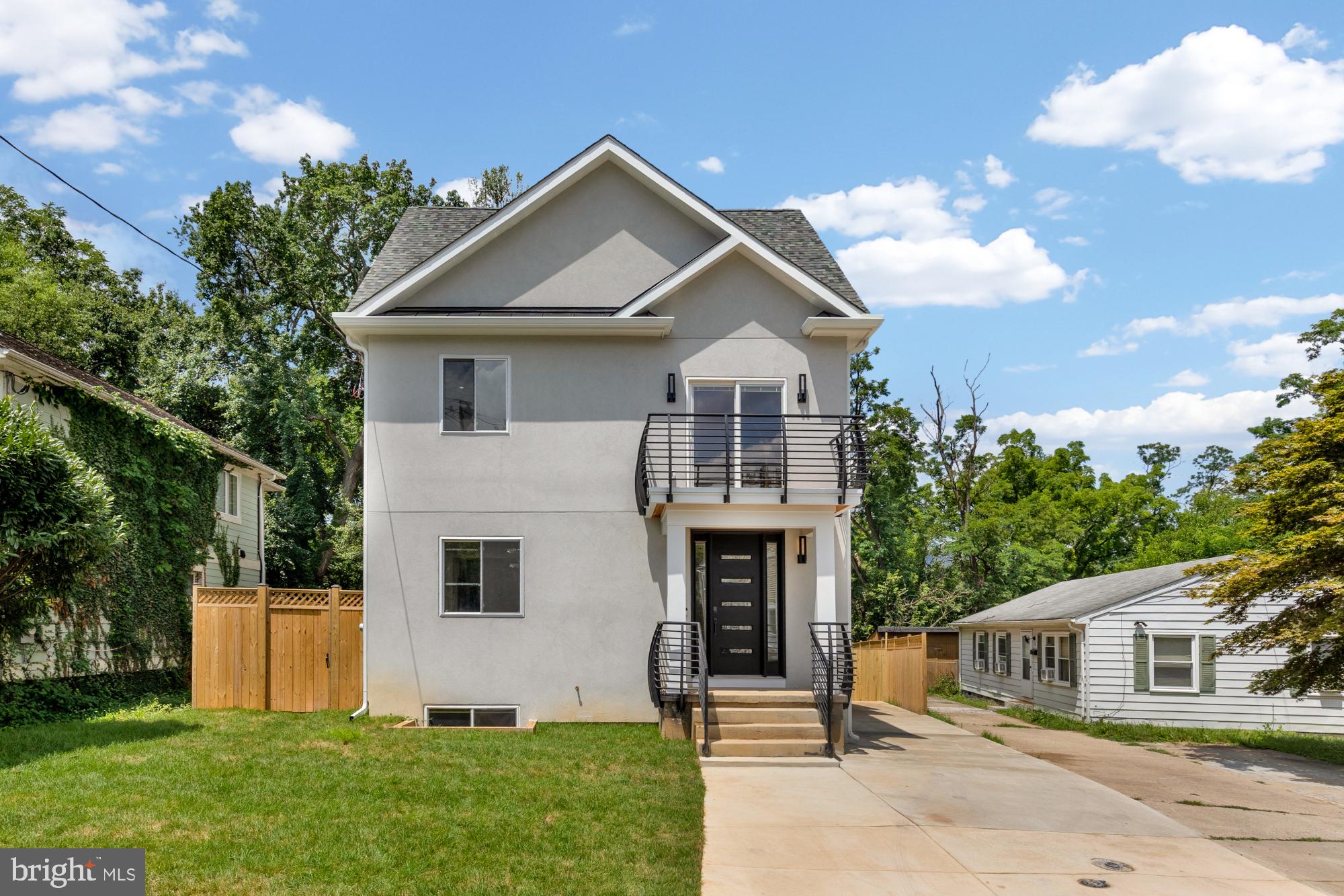 512 BICKFORD AVENUE