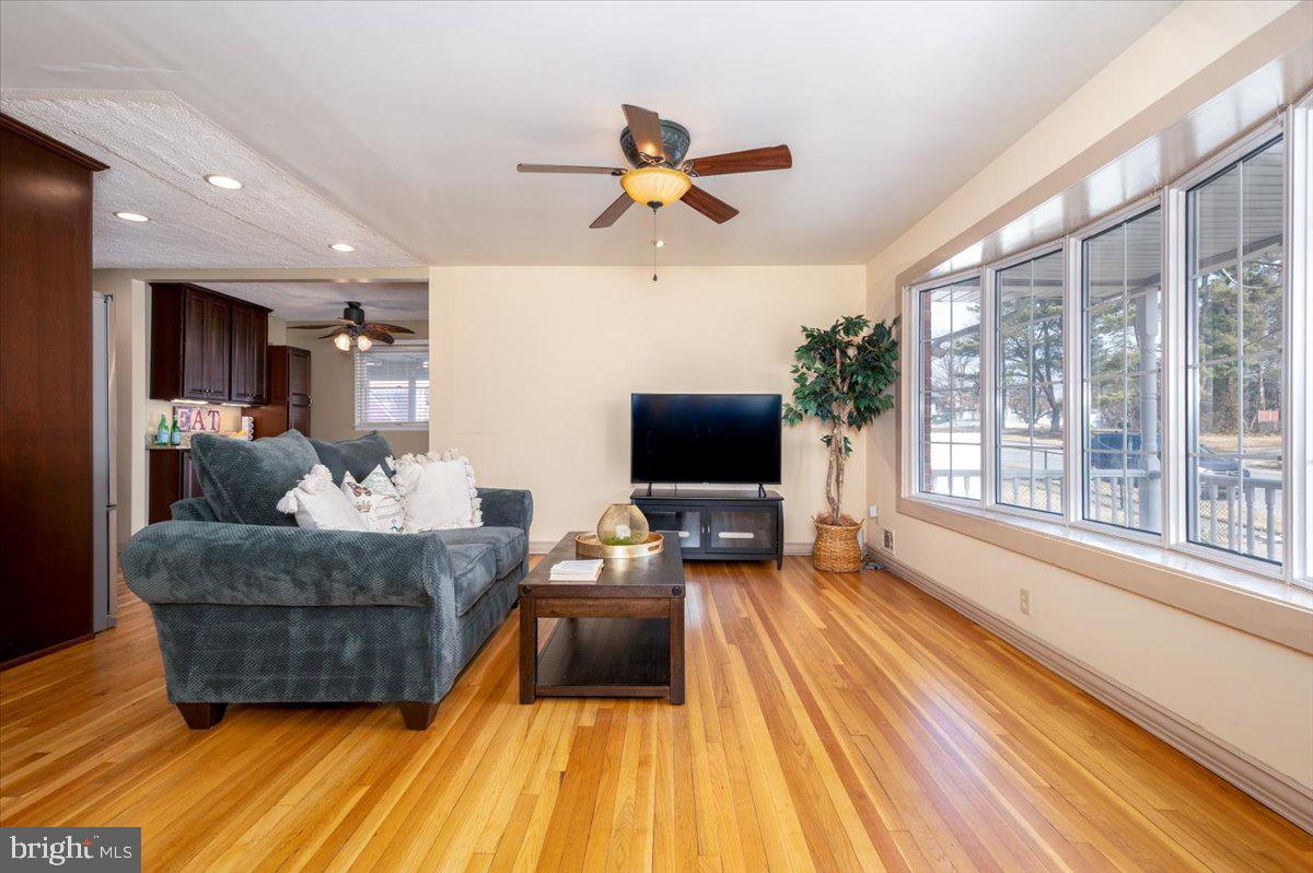 HARWOOD MANOR - Residential