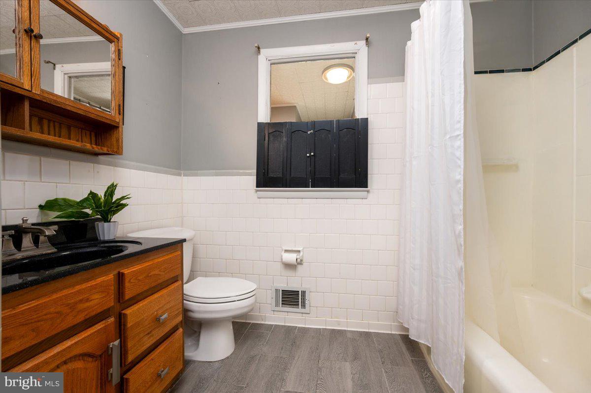 HARWOOD MANOR - Residential