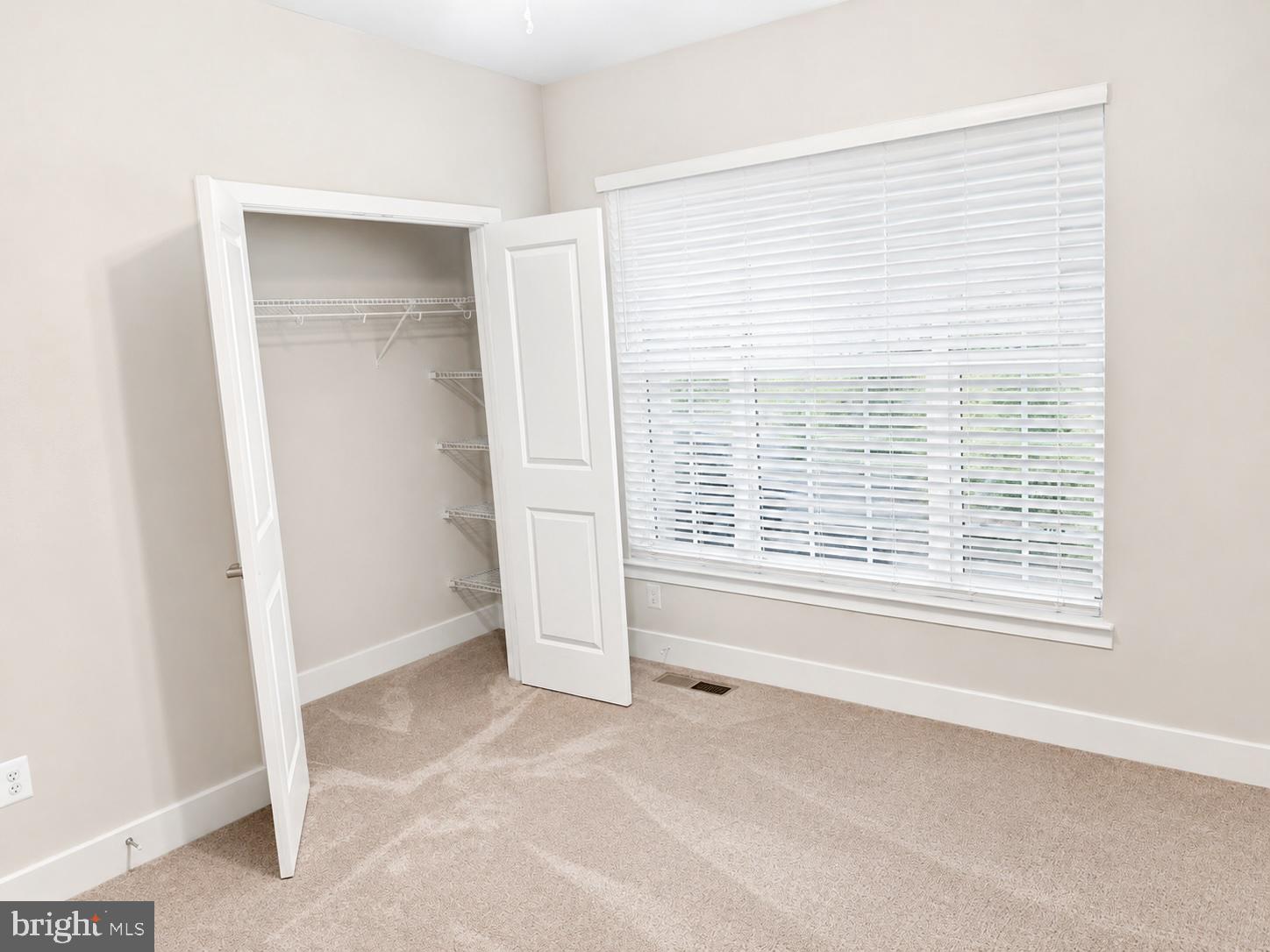 4174 CHARLES DICKENS DR MAIN LEVEL 1 ROOM
