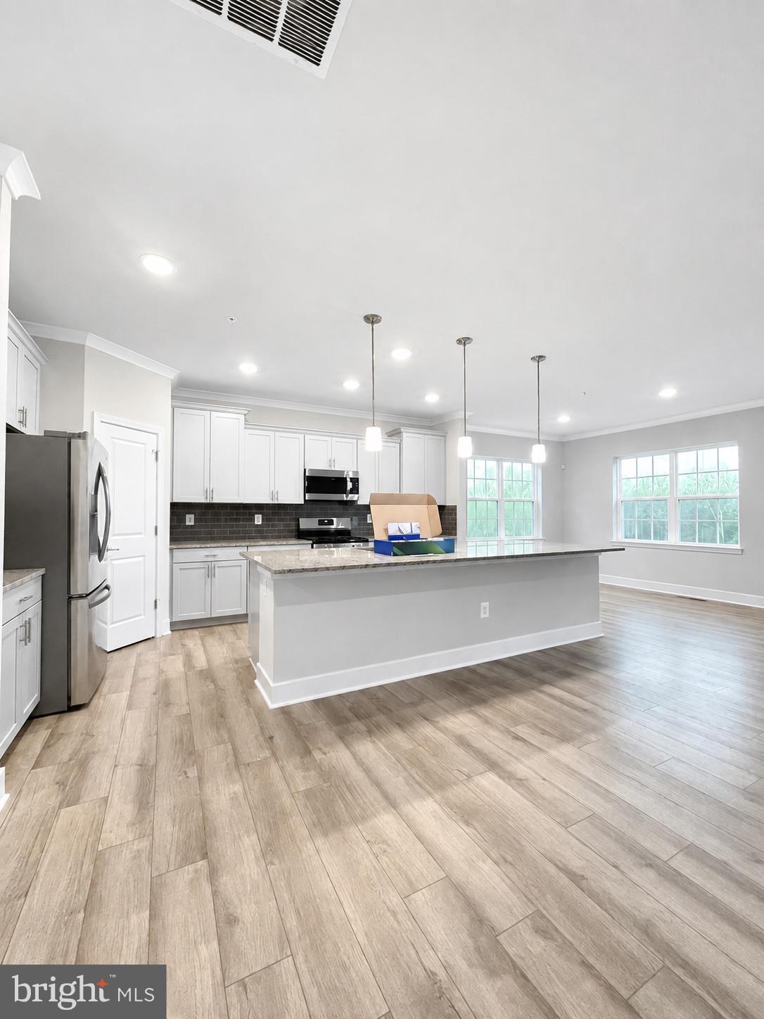 4174 CHARLES DICKENS DR MAIN LEVEL 1 ROOM