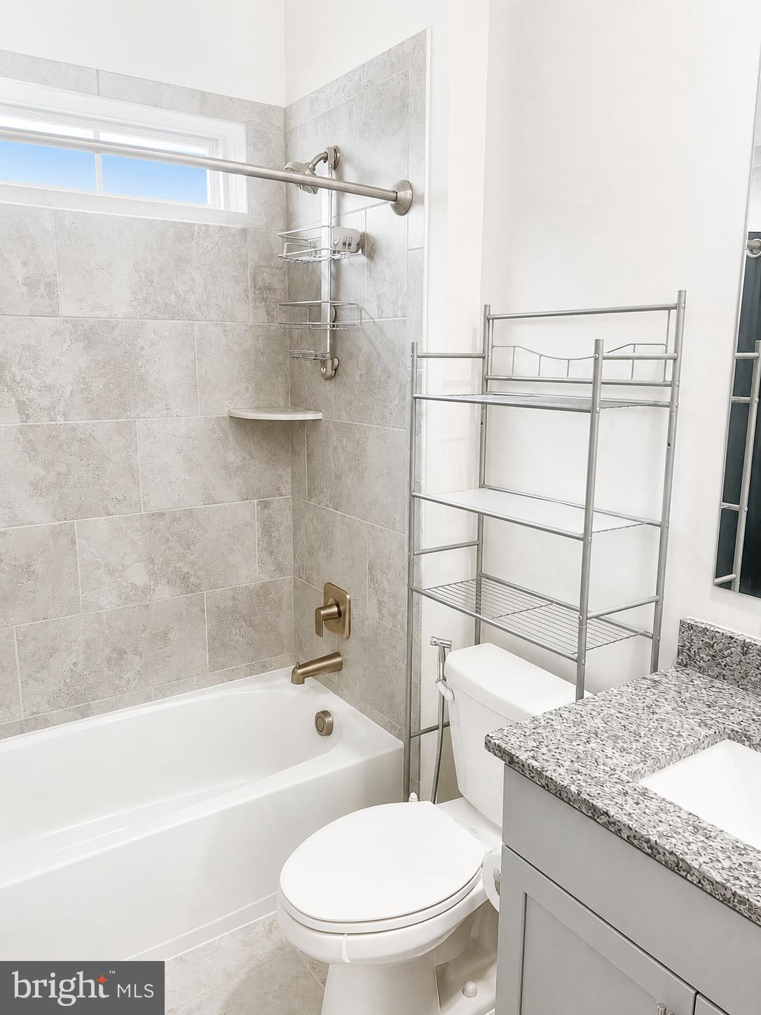 4174 CHARLES DICKENS DR MAIN LEVEL 1 ROOM
