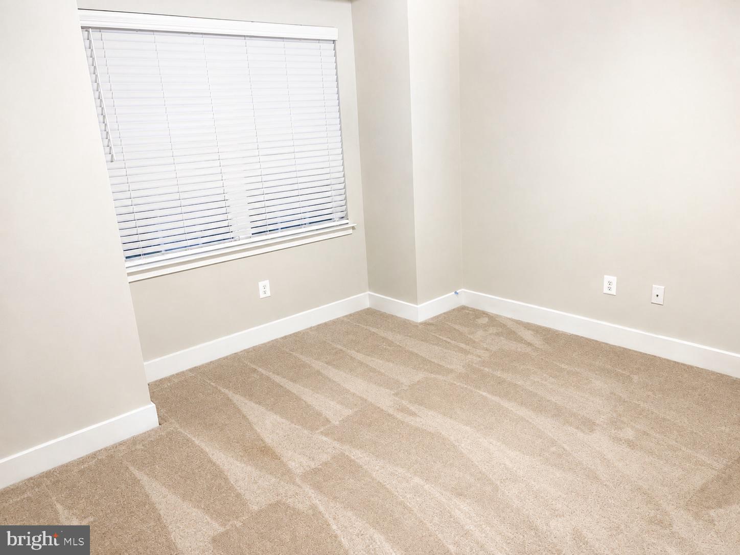 4174 CHARLES DICKENS DR MAIN LEVEL 1 ROOM