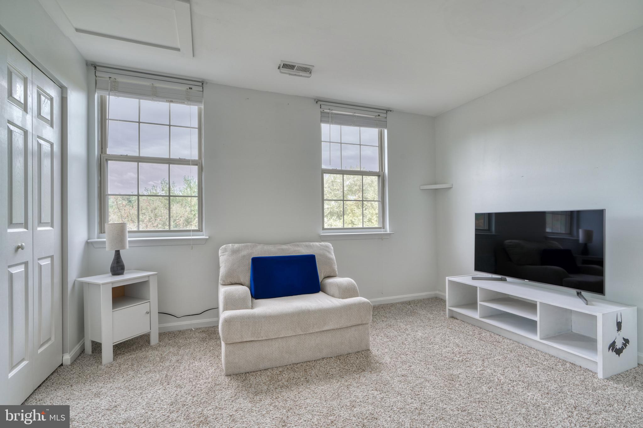 NEWTOWN - Residential