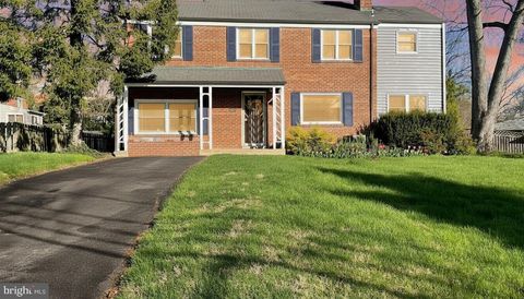 Photo of 1303 Ballard Street, SILVER SPRING, MD 20910 (MLS # MDMC2225812)