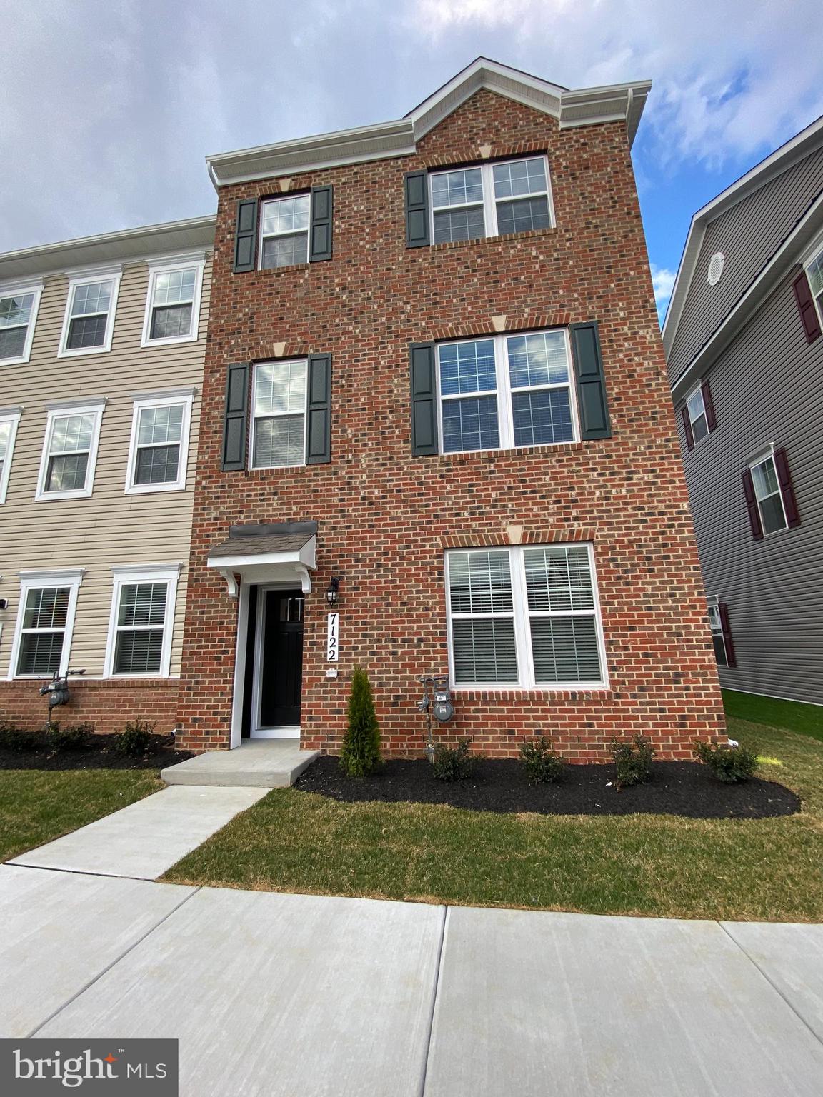 Bright and sunny, well- appointed townhome located in popular Frederick, Maryland! 2-car rear entry garage. The Holley by DR Horton is a large town home that feels like a single family home. The main level eat-in kitchen with large island provides the perfect atmosphere for cooking and entertaining. The upper-level offers a generous owner's suite with a big walk-in closet having a lot of space and ample storage. The lower level rec room is cozy and inviting and can be used for a multitude of functions.
Minutes do I70, I270 and shops, restaurants, movie theater and more!