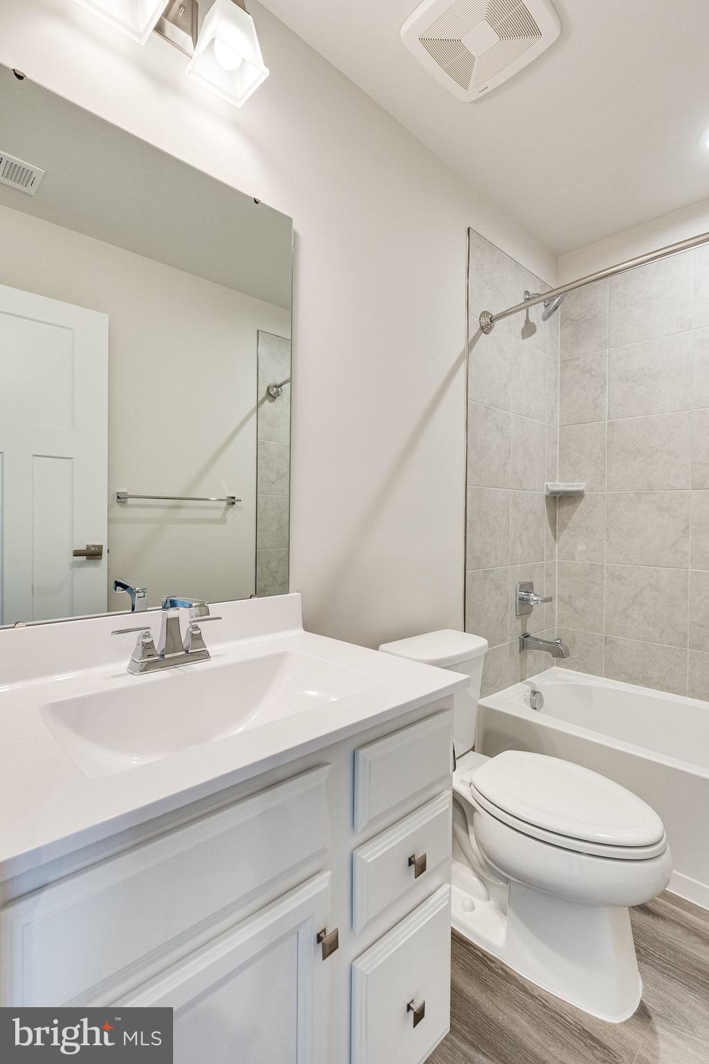 FOSTER'S GLEN - Residential Lease