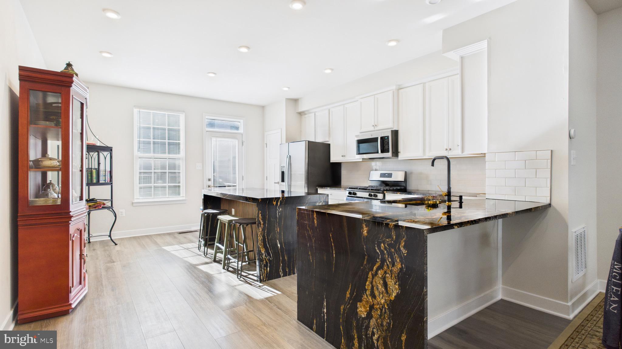 FOSTER'S GLEN - Residential Lease