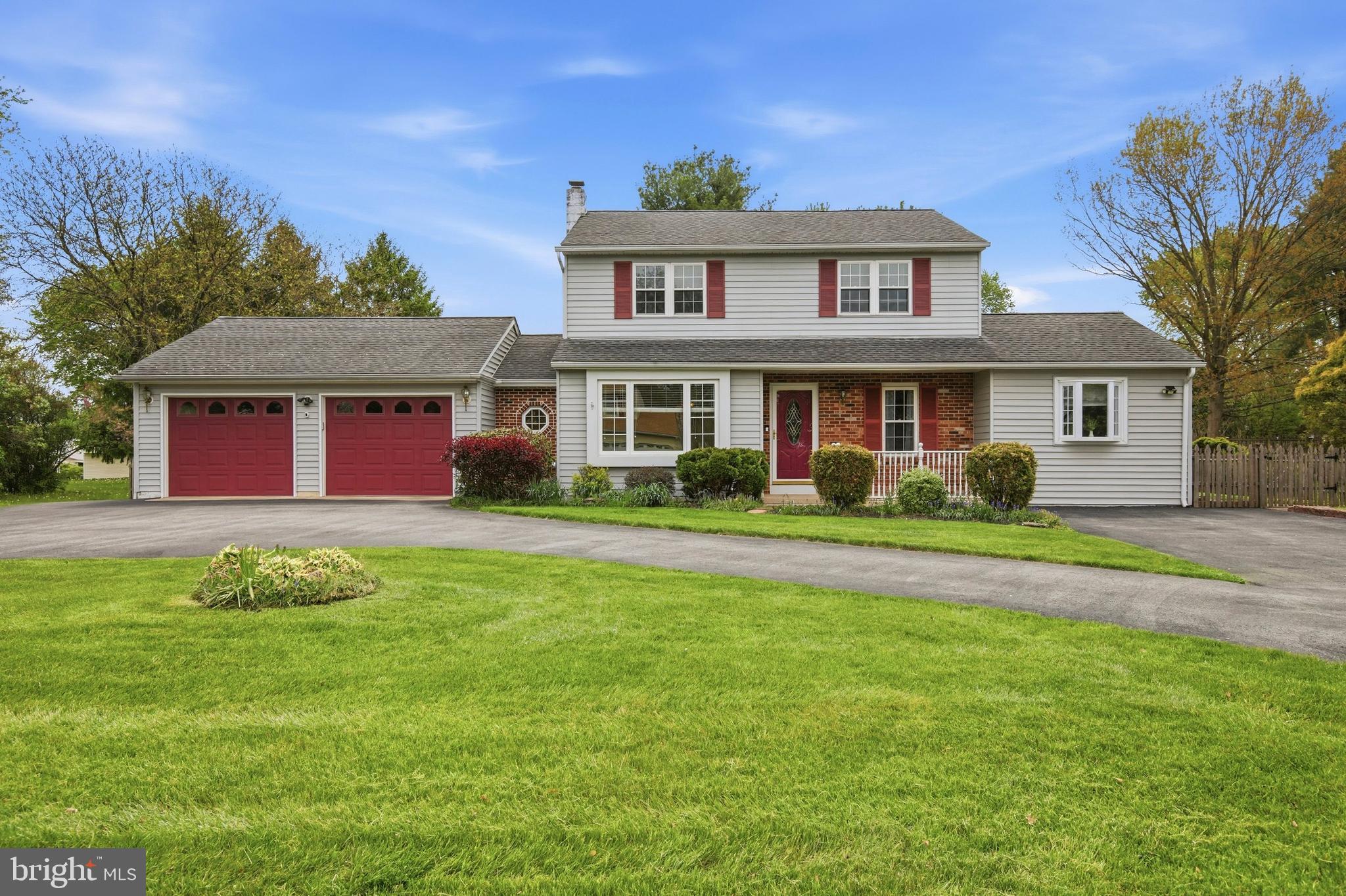 VILLAGE BROOK ESTS - Residential