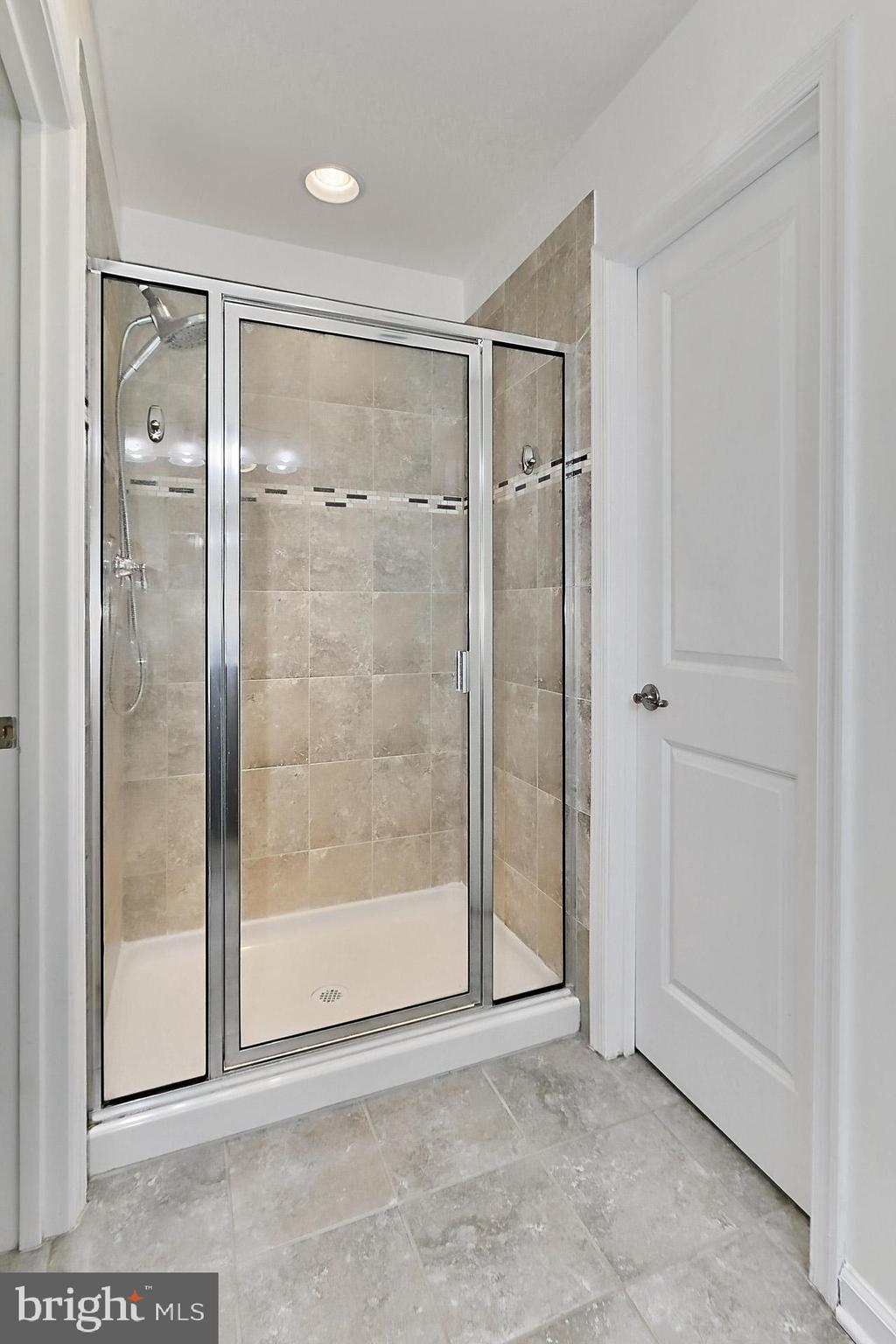 LOVETTSVILLE TOWN CENTER - Residential