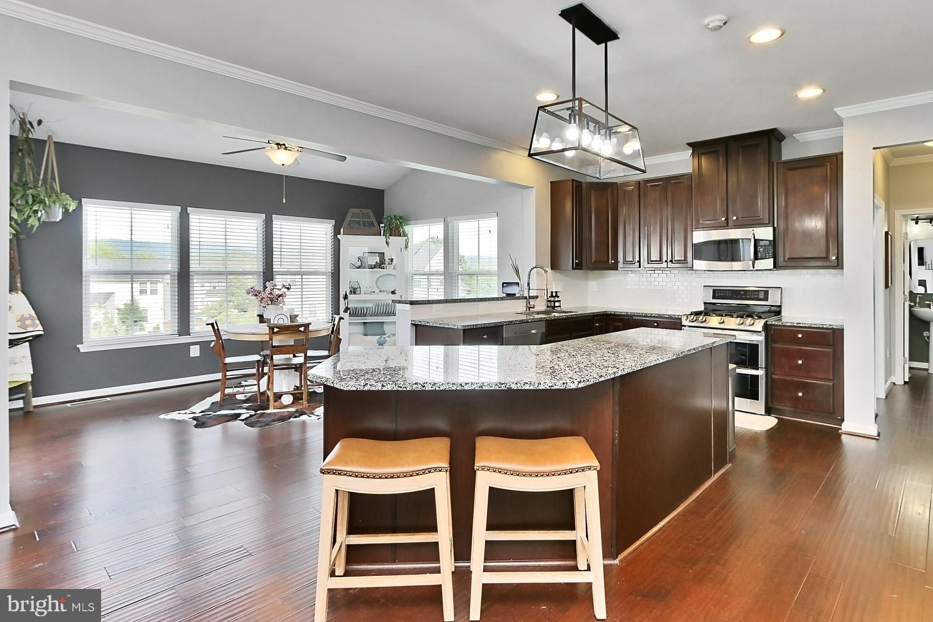 LOVETTSVILLE TOWN CENTER - Residential