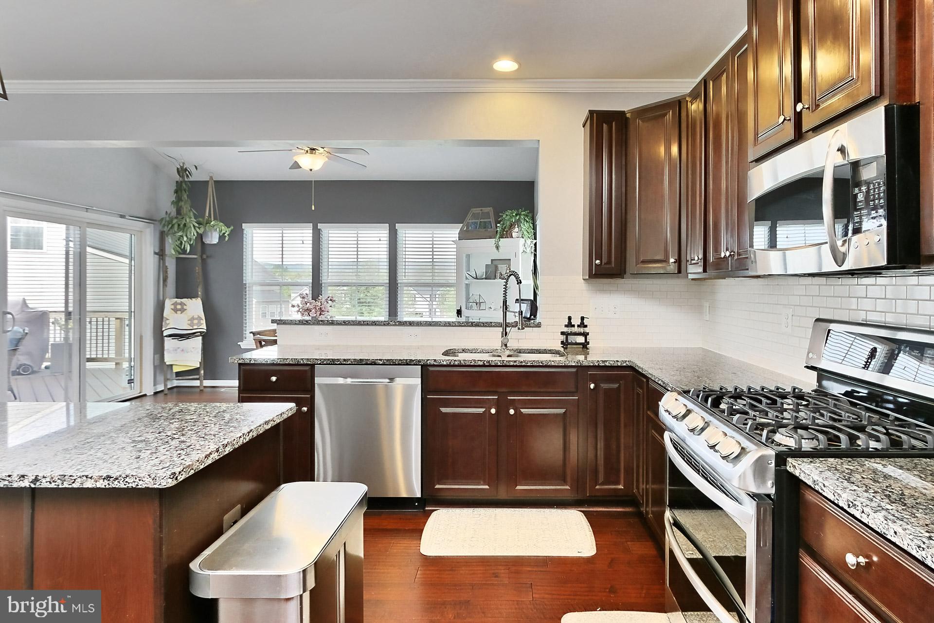 LOVETTSVILLE TOWN CENTER - Residential