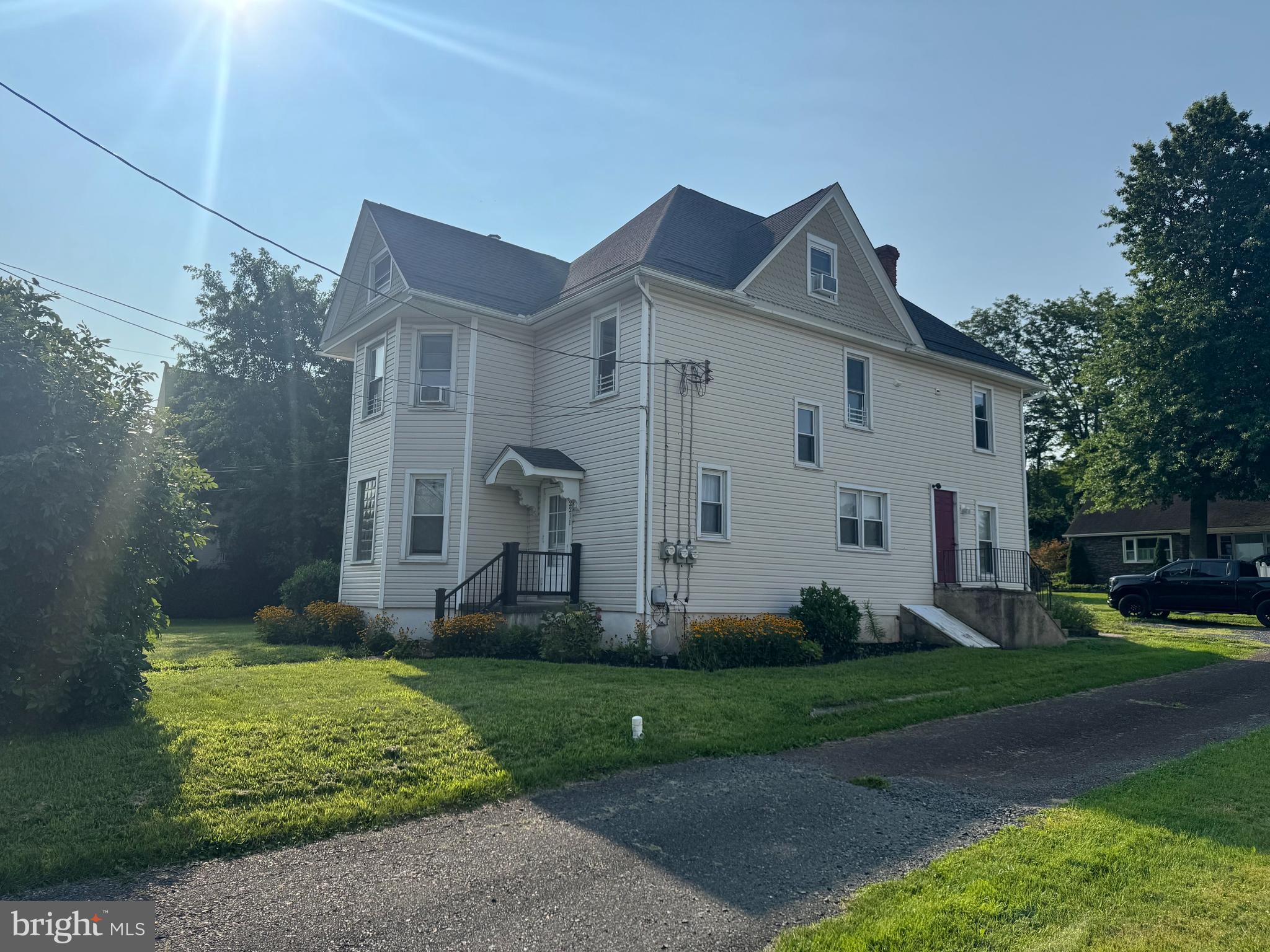 2211 MILFORD SQUARE PIKE