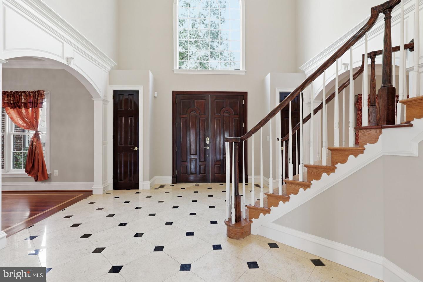 8813 OAK LEAF DRIVE