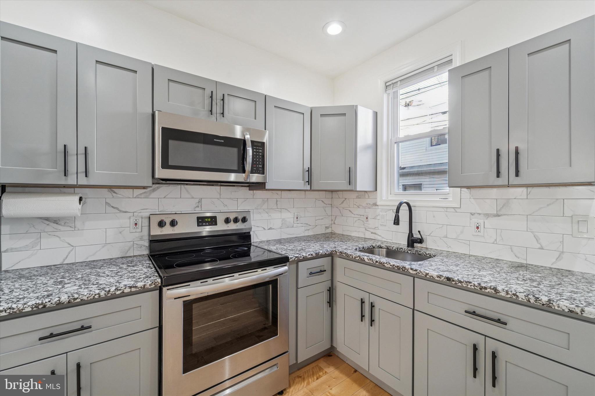 PORT RICHMOND - Residential