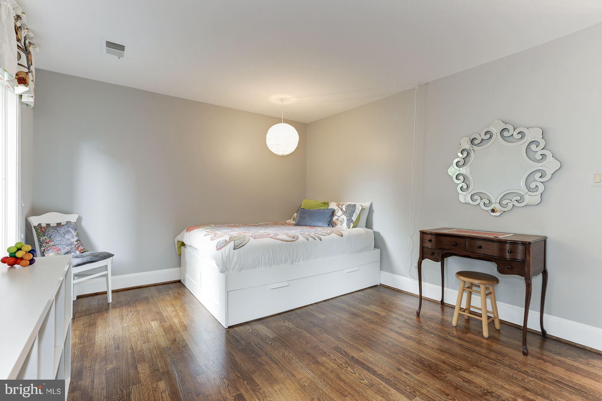 LYNWOOD - Residential