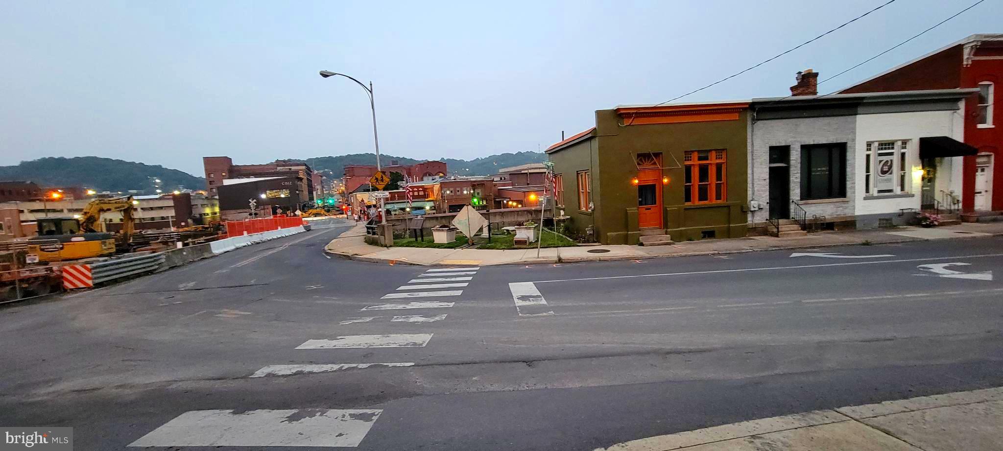 WEST SIDE - Commercial Sale