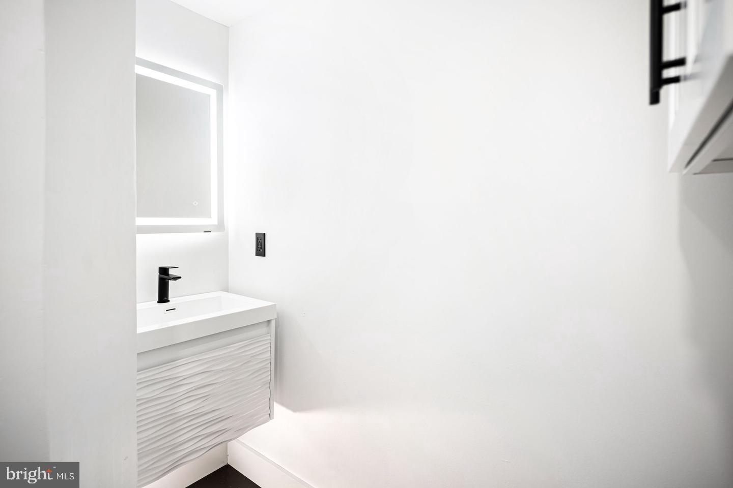 STRAWBERRY MANSION - Residential Lease