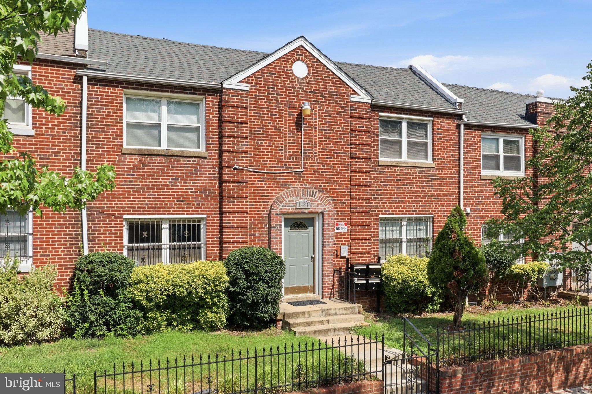 1724 CAPITOL NE